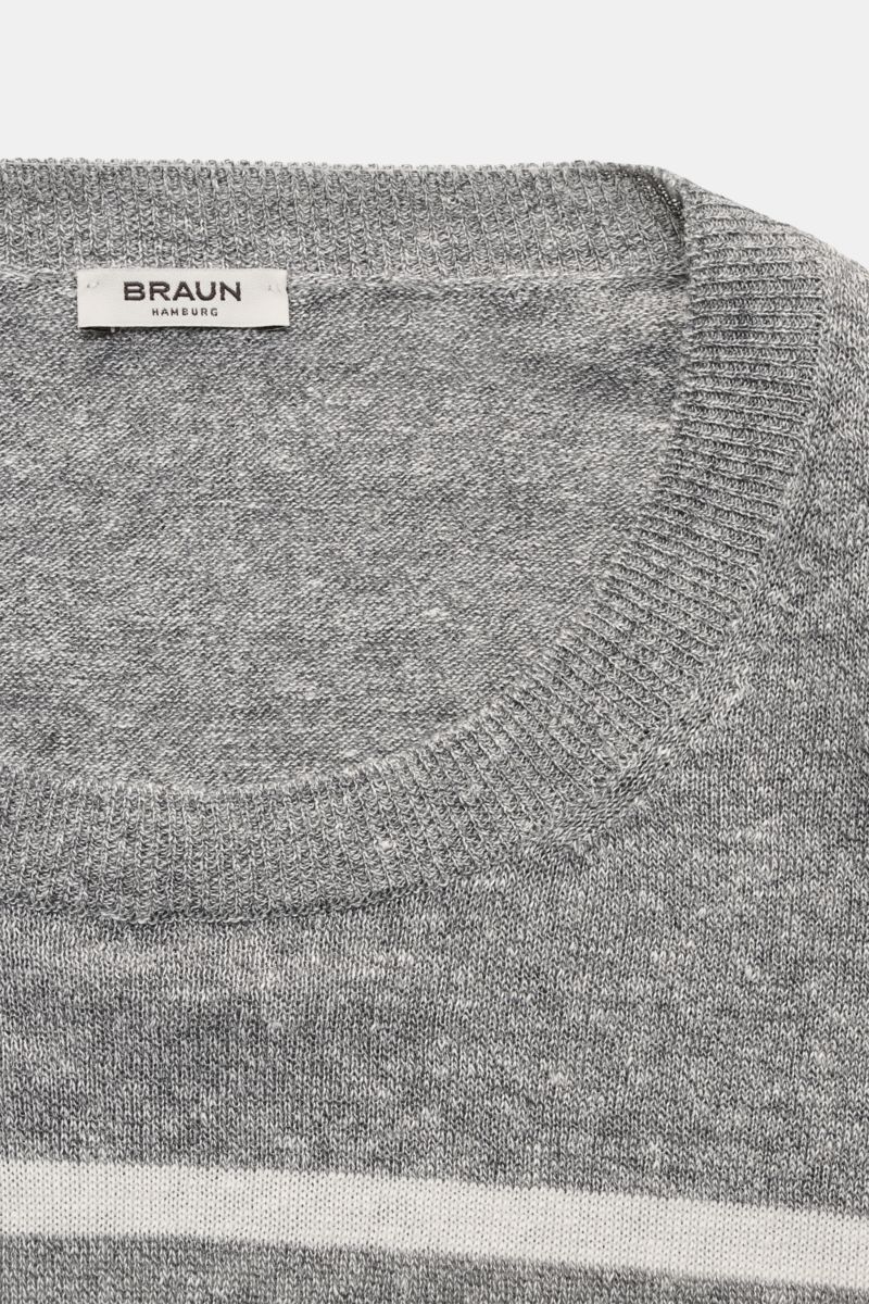 Gran Sasso Kurzarmpullover grau/offwhite gestreift aus Leinen-Baumwoll-Mix mit Rundhalsausschnitt, Streifenmuster, feinem Strick, von oben fotografiert.