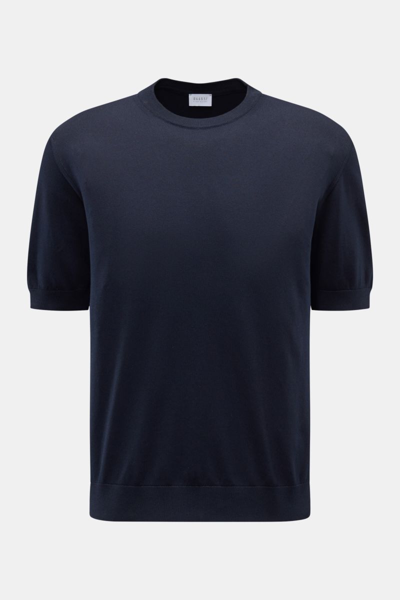 Front view of 04651/ A trip in a bag Kurzarmpullover 'Pima Cotton' navy short-sleeve pullover, made from fine Pima cotton with soft touch and slim fit.

Aus feiner Pima-Baumwolle gefertigt, lässt Sie der Kurzarmpullover 'Pima Cotton' von 04651 / A TRIP