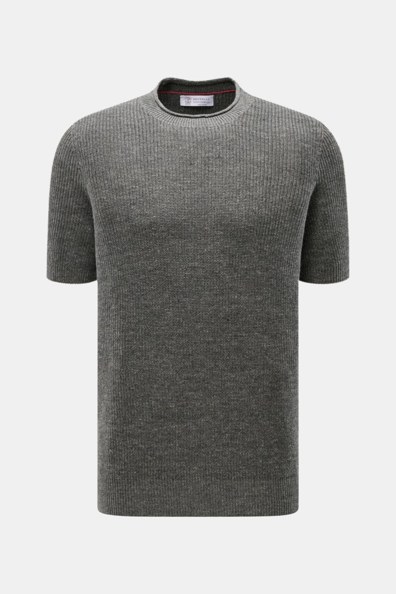Front view of Brunello Cucinelli Kurzarmpullover dunkelgrau meliert, a slim fit short-sleeve pullover in fine linen-cotton patent knit with narrow contrasting edges on sleeve hems.

Dieser zeitlose, vielseitige Kurzarmpullover von BRUNELLO CUCINELLI au