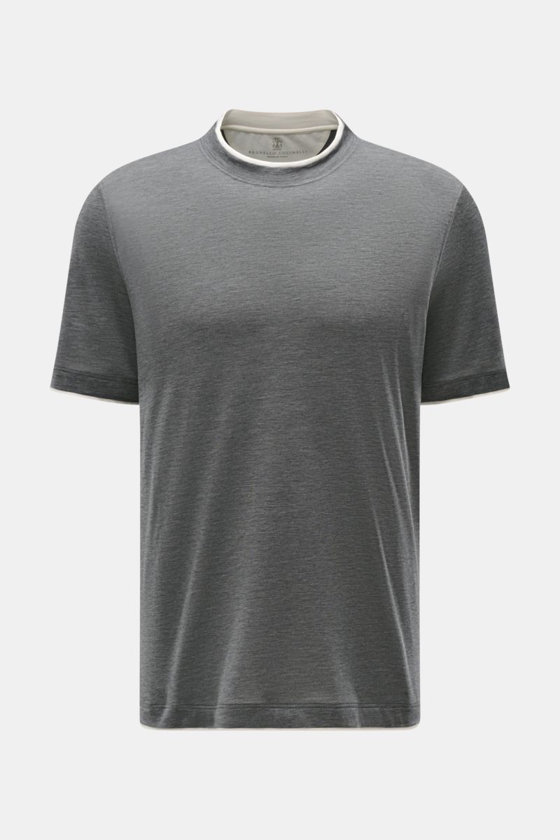 Front view of Brunello Cucinelli Rundhals-T-Shirt dunkelgrau meliert/creme, slim fit with round neck and contrast double hems.

Additional description: 
BRUNELLO CUCINELLI liefert mit diesem legeren T-Shirt aus luxuriöser Seiden-Baumwollmischung ein un