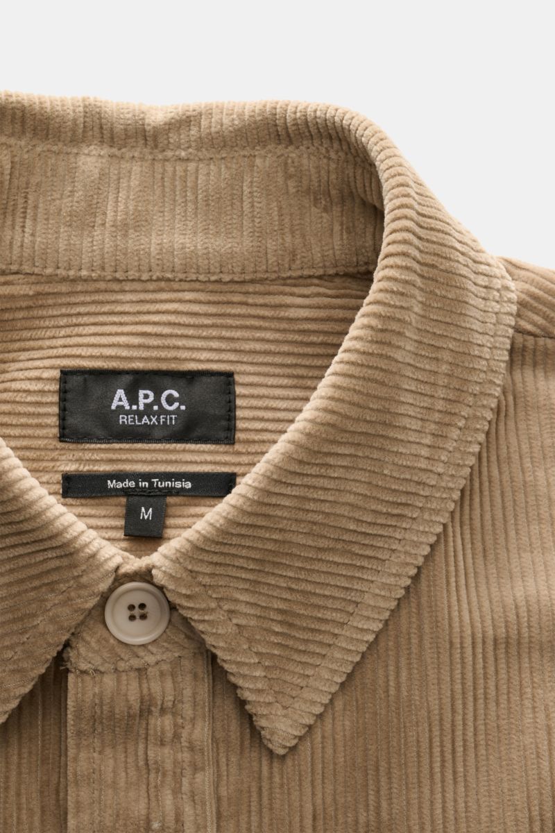 Close-up front view of the A.P.C. Overshirt 'Bobby' navy/hellbraun/beige kariert showing the kent collar, beige corduroy texture, and button detail.

Description: Das robuste Overshirt aus schwerem Woll-Mix von A.P.C. ist mit dem karierten Design im Üb