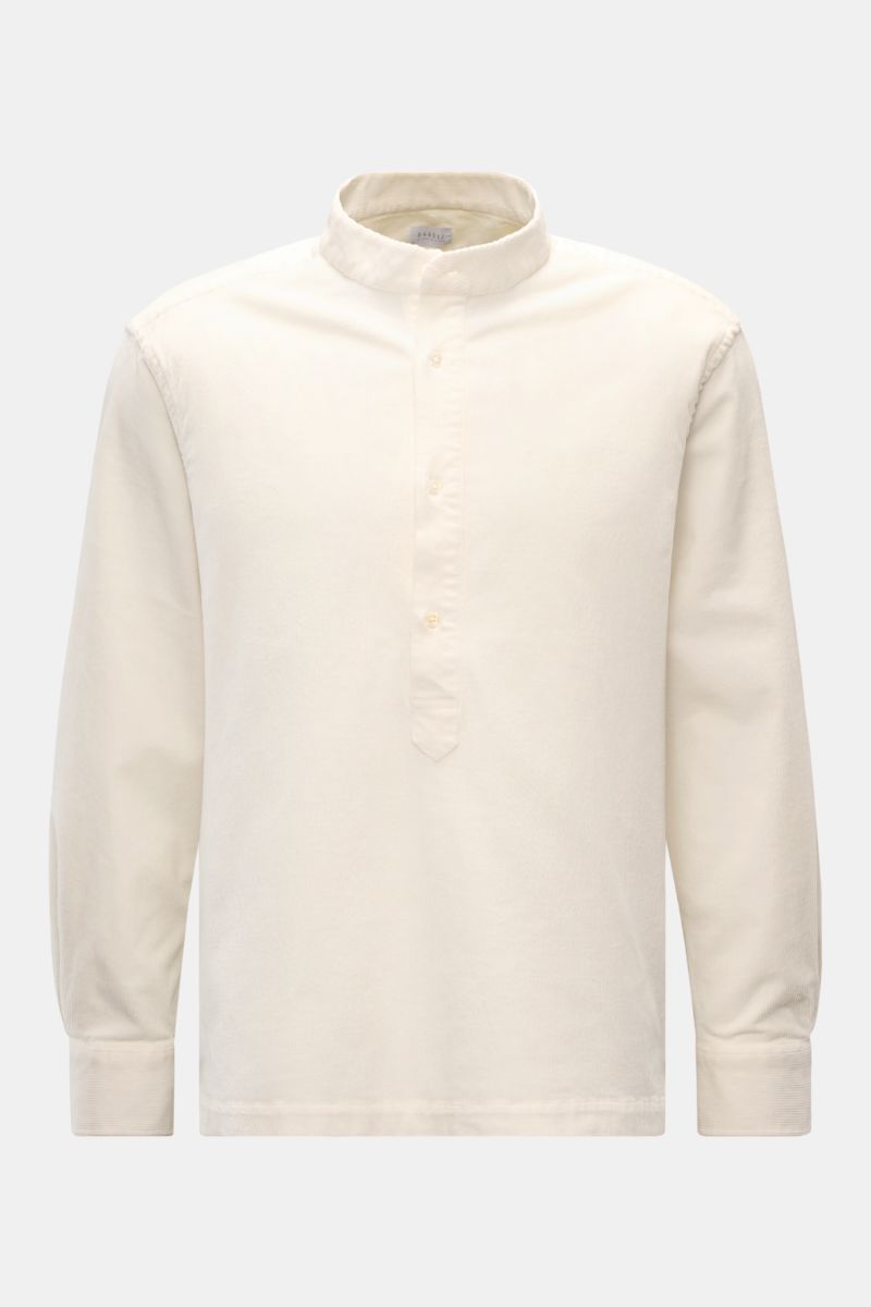 Frontansicht des cremefarbenen 04651/ A trip in a bag Popover-Cordhemd Grandad-Kragen mit Regular Fit, Sportmanschette und geradem Saum.