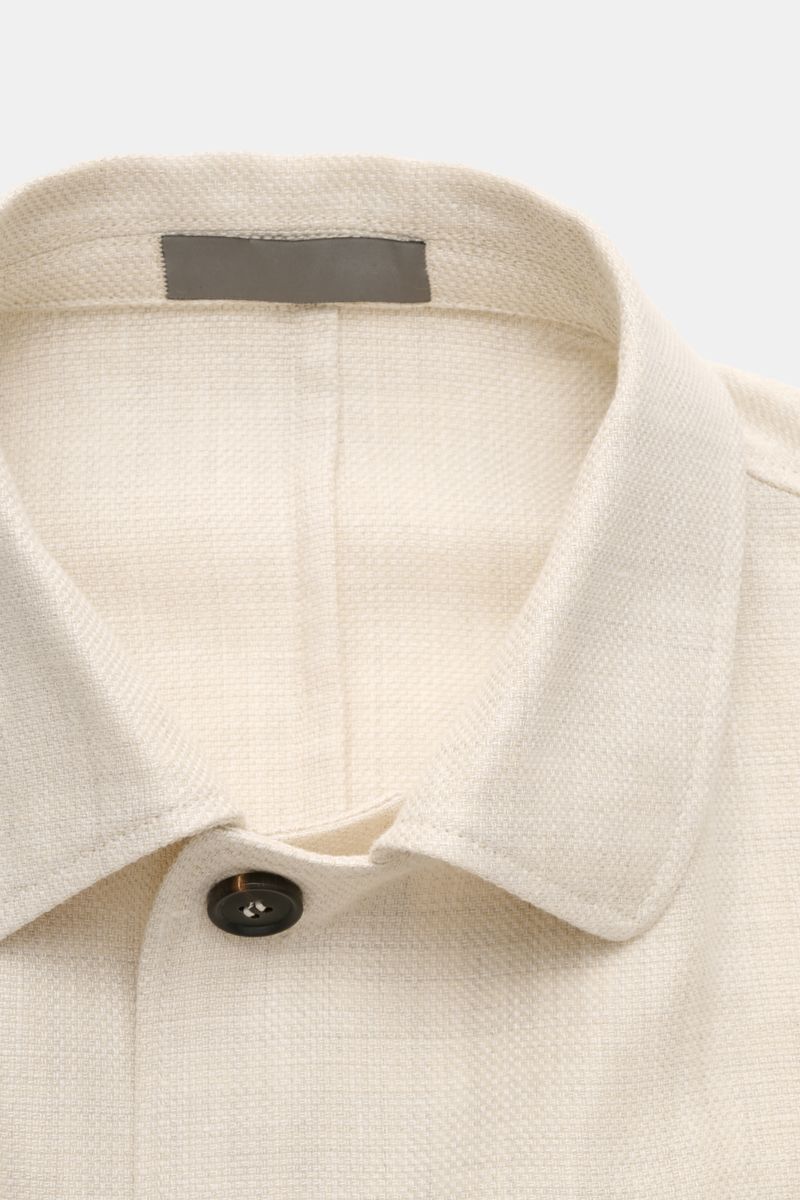 Corneliani Overshirt sand meliert aus Leinen und Wolle, Slim Fit mit Umlegekragen, Knopf-Leiste, Brust- und Hüfttaschen, Manschetten, Detailansicht von oben.