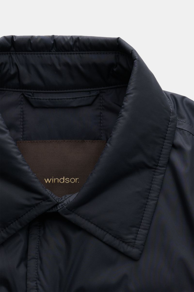 Nahaufnahme des Umlegekragens vom Windsor Overshirt 'Paride' navy, Slim Fit, hochwertige Microfaser mit glattem Griff, Druckknopfleiste sichtbar.