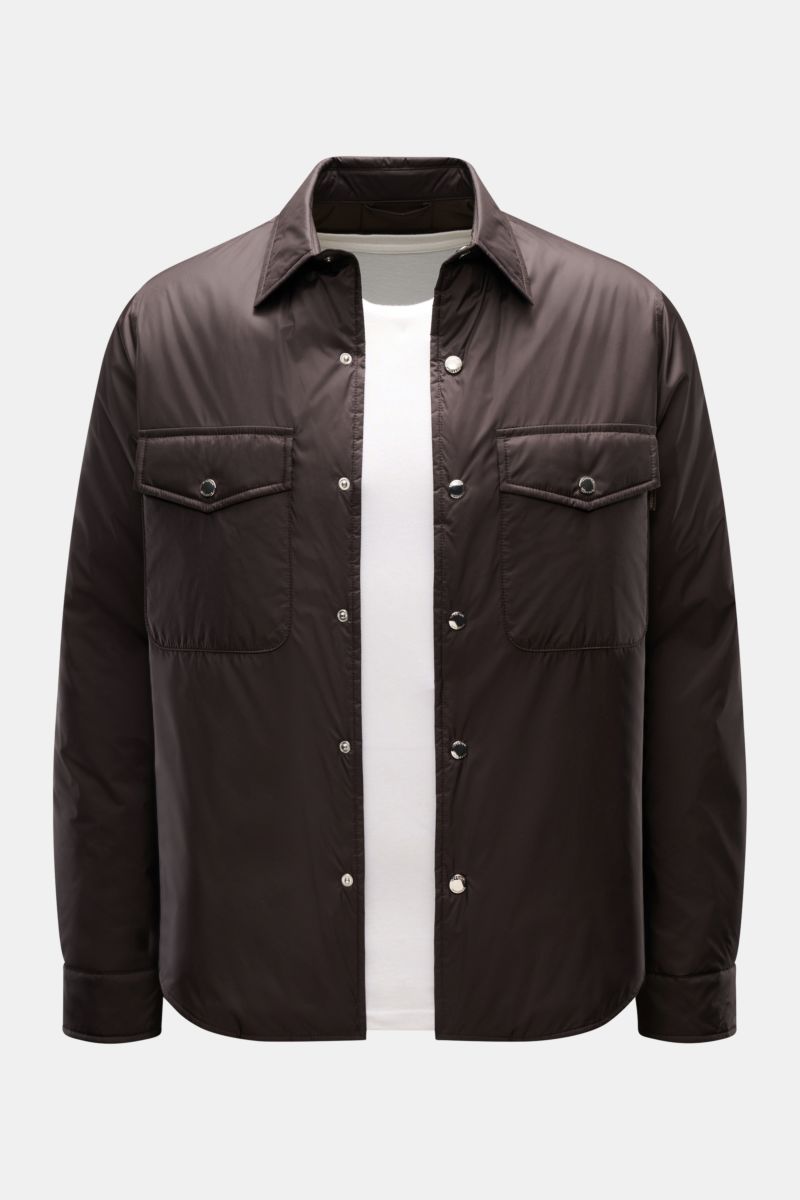 Windsor Overshirt 'Paride' dunkelbraun aus glatter Microfaser, Slim Fit, mit Umlegekragen, Druckknopfleiste, Brust- und Seitentaschen, Manschette und Innentasche, frontal fotografiert.