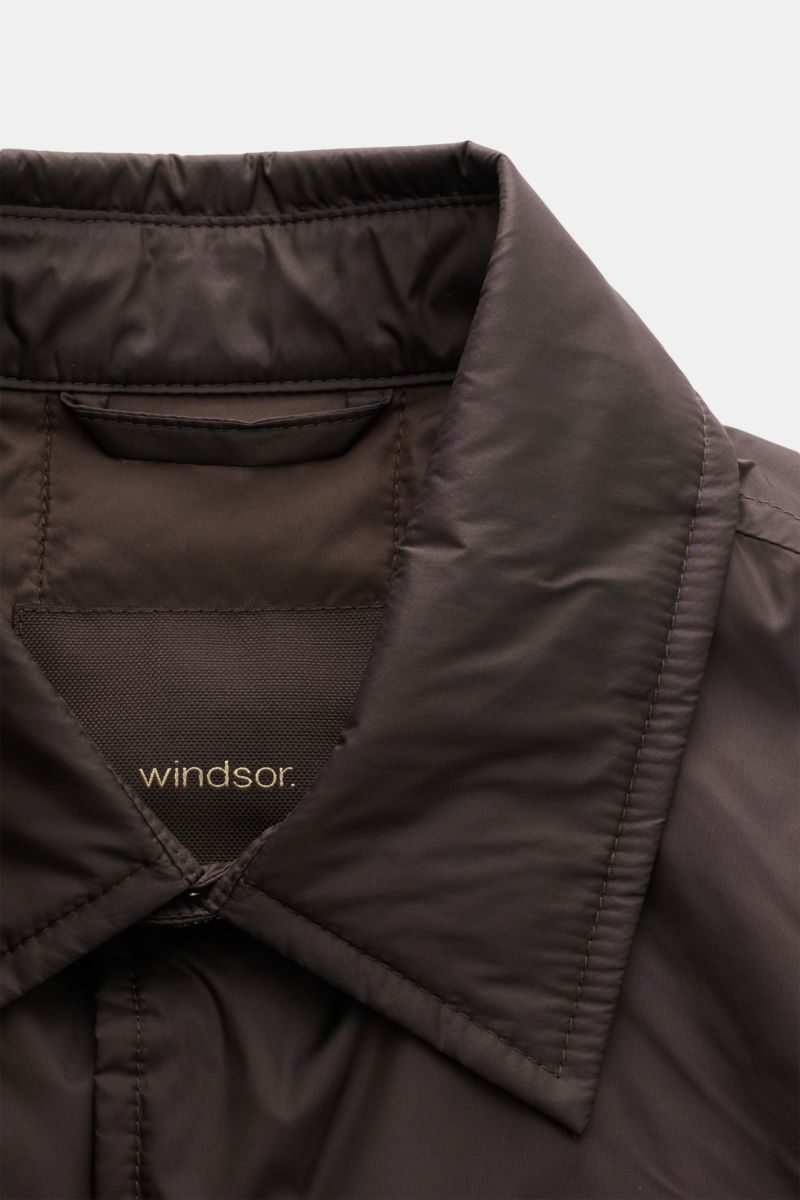 Windsor Overshirt 'Paride' dunkelbraun, Nahaufnahme des Umlegekragens aus hochwertiger Microfaser mit glattem Griff und geschmeidigem Futter.