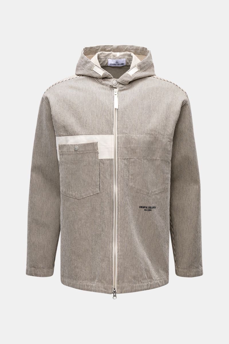 Front view of Stone Island Jacke 'Marina' navy/beige gestreift, lightweight striped cotton jacket with hood, two-way zipper, chest pocket, and adjustable hem.