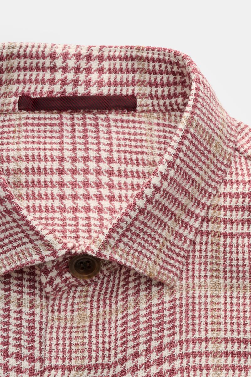 Close-up front view of the Stile Latino Overshirt 'Gu Kansas' dark red/cream checked with slim fit, seven-button placket, narrow collar, patch breast pockets, barrel cuffs, rounded hem, made from silk, linen, cotton, and microfibre blend, slightly robust 