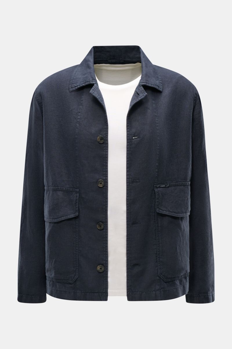 Closed Overshirt 'Cargo Jacket' navy aus reinem Leinen, kastige Silhouette, Fronttaschen mit Patte, Umlegekragen, Fünf-Knopf-Leiste, frontal fotografiert.