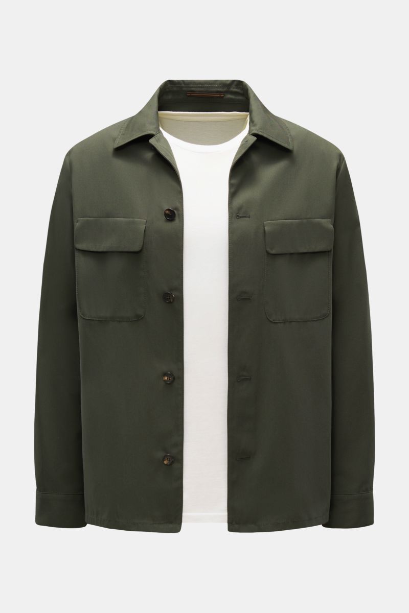 Alt tag (125 characters max):
Incotex Overshirt olive front view in pure cotton twill with chest flap pockets and horn buttons over white shirt.

Detailed description:
Workwear charm meets modern urban ease: This unlined overshirt in pure cotton twill 