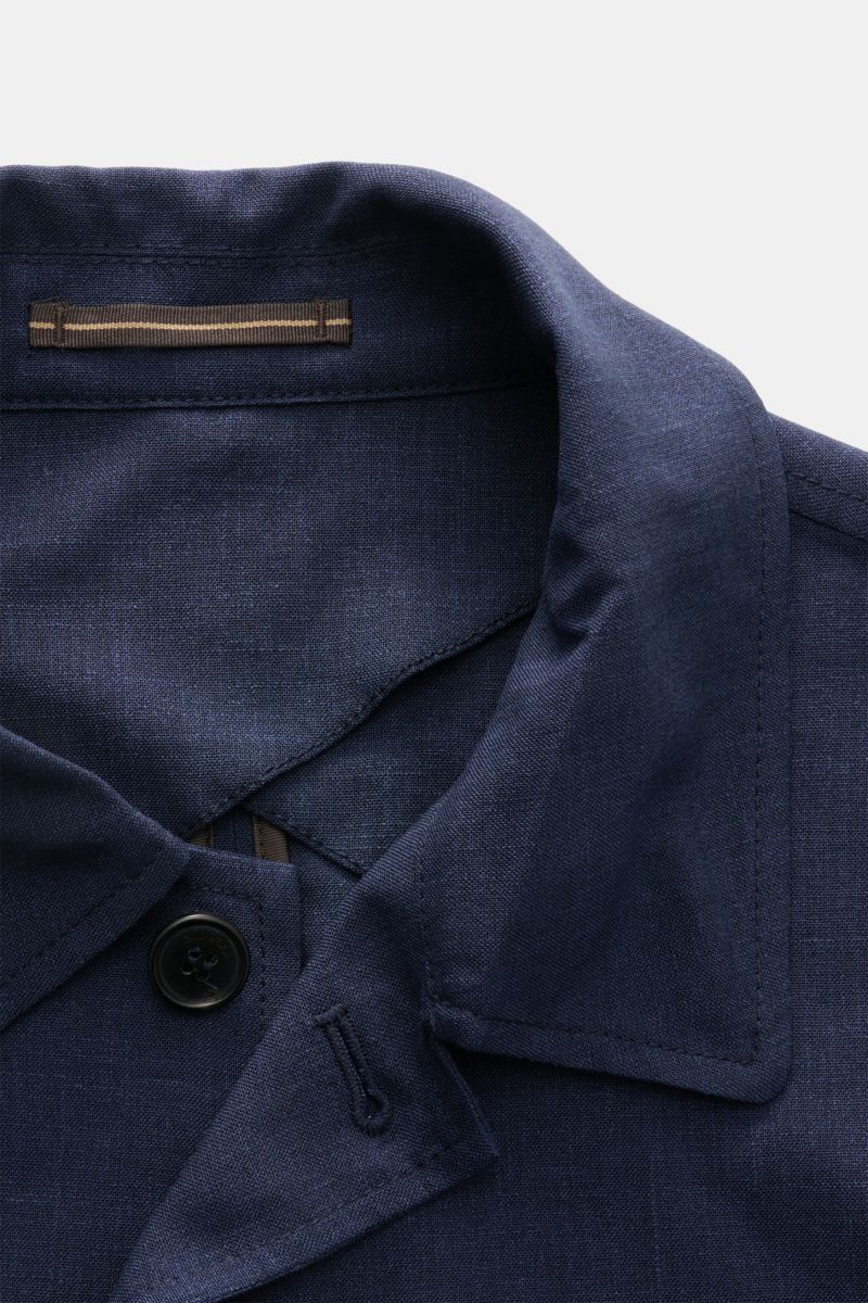 Close-up front view of the collar and top button of the Incotex Overshirt navy mottled, showcasing luxurious virgin wool-silk fabric blend craftsmanship.