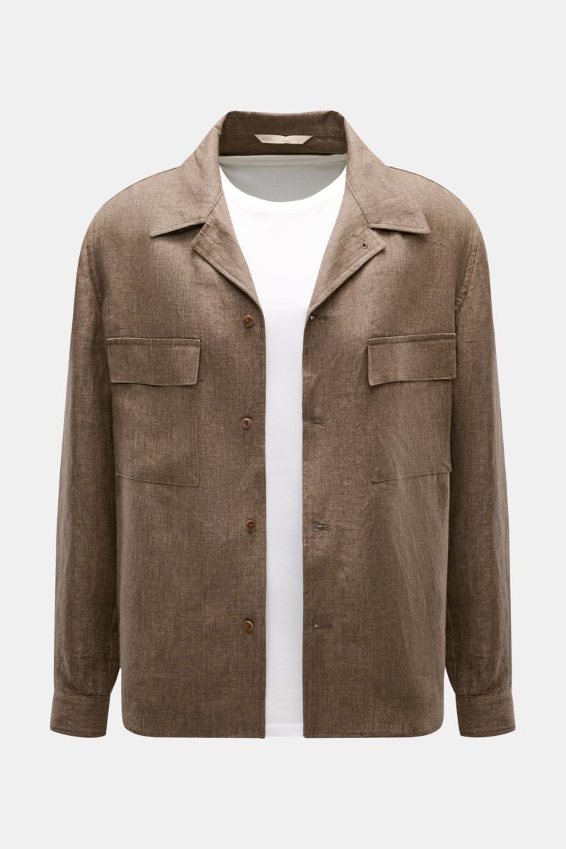 Briglia 1949 Linen overshirt 'John' brown mottled shown from the front upper body, casual slim fit linen with patch breast pockets, adjustable collar, barrel cuffs, French button placket, concealed slit pockets, slightly rounded hem. Add some Italian flai