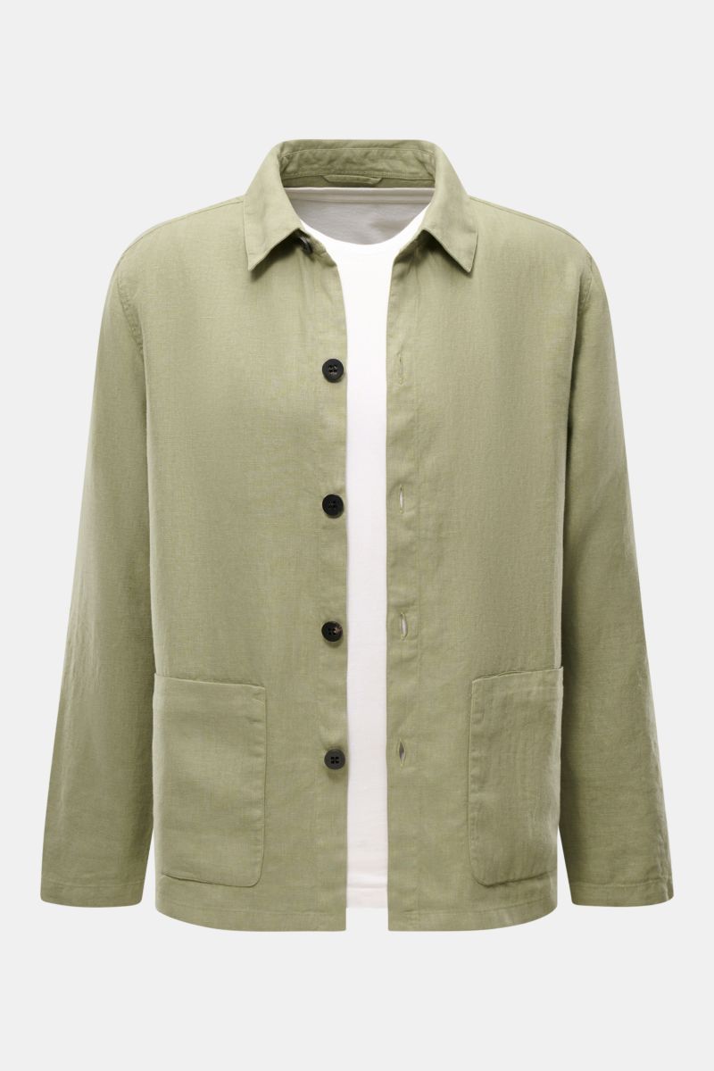 Vorderansicht des 04651/ A trip in a bag Overshirt 'Linen Jacket' salbei aus reinem Leinen mit Slim Fit, Umlegekragen, Knopfleiste und Fronttaschen.