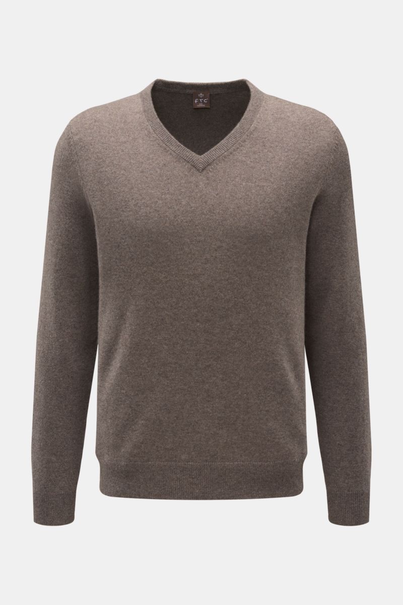 FTC Baby-Cashmere V-Neck Pullover graubraun meliert, Slim Fit, V-Ausschnitt, feines Strickbild, weicher Griff, Rippbündchen, frontale Ansicht.