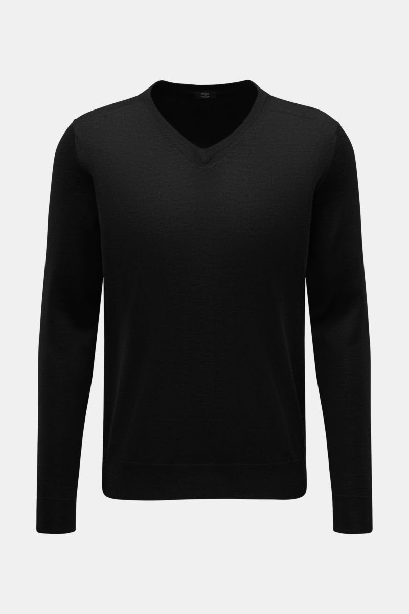 Fine knit V-neck jumper black