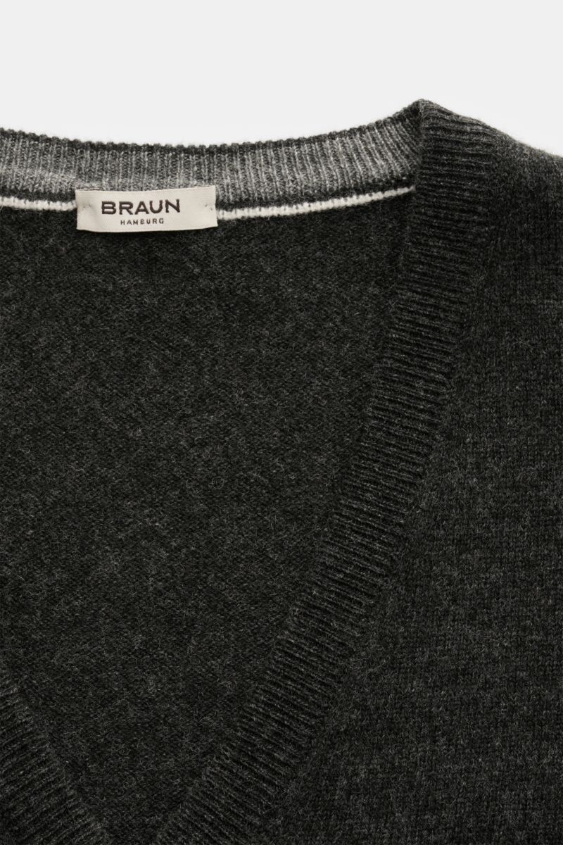 Gran Sasso V-Neck Pullover anthrazit meliert, Nahaufnahme von oben, softer Materialmix aus Wolle, Viskose, Cashmere, feines Strickbild, Rippbündchen.