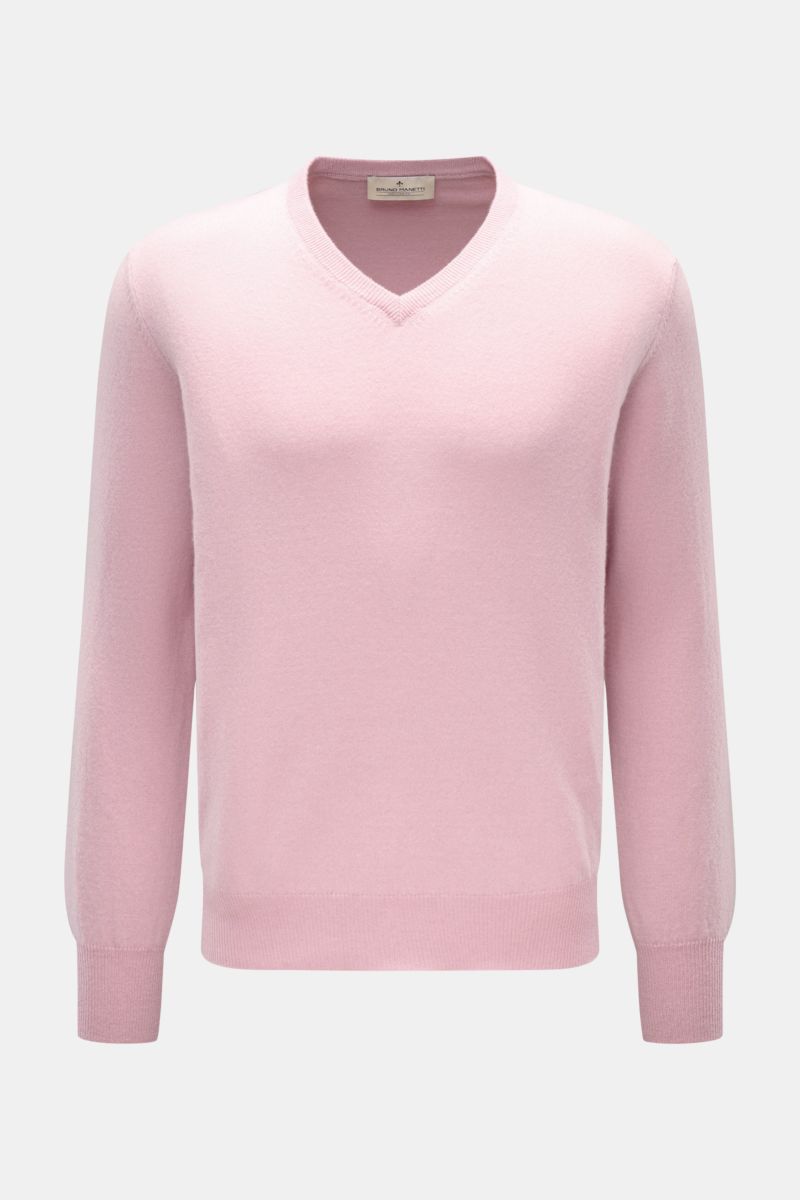 Bruno Manetti Cashmere V-Neck Pullover rosé, frontal in Regular Fit, weicher Griff, feines Strickbild, V-Ausschnitt, Rippbündchen, reiner Cashmere.