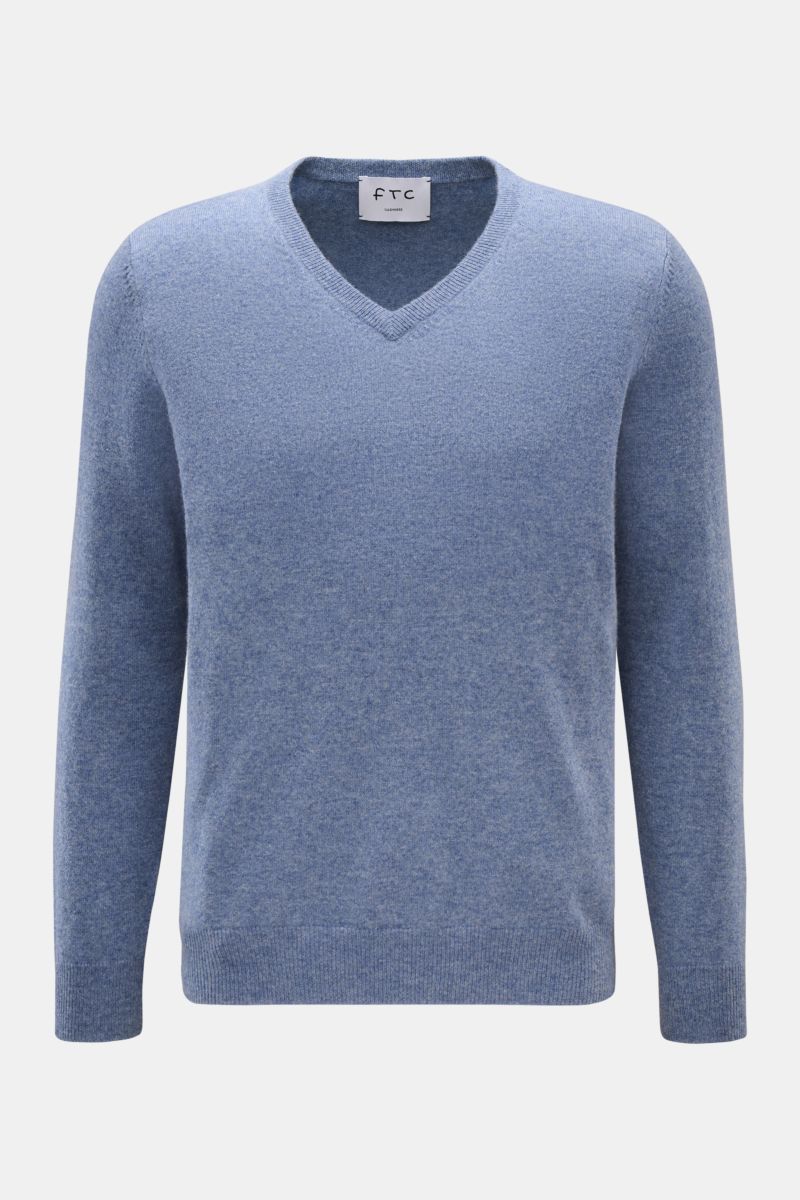 FTC Cashmere V-Neck Pullover rauchblau meliert, Slim Fit, feines Strickbild, V-Ausschnitt, Rippbündchen, nachhaltiger Fair-Trade-Cashmere, Frontansicht.