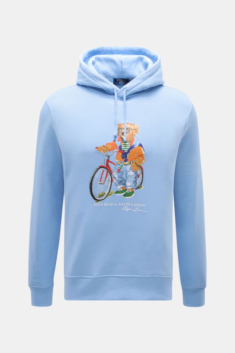 Vorderansicht des Polo Ralph Lauren Kapuzenpullover hellblau mit Polo-Bear-Print, Kapuze, Tunnelzug und weichem Baumwoll-Microfaser-Mix.