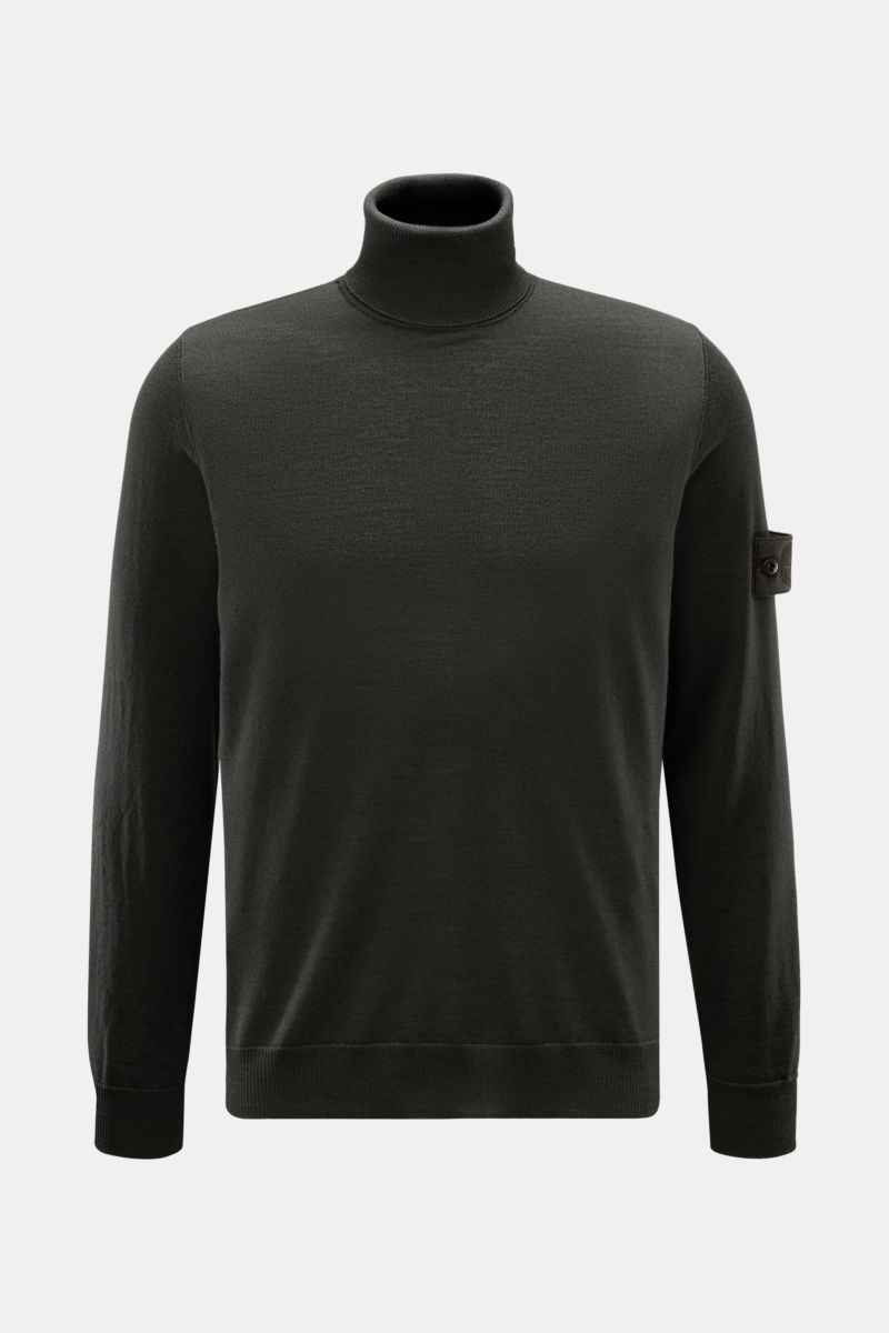 Stone Island Turtleneck jumper 'Ghost Piece' dark brown shown from front on a white background, pure virgin wool, soft, fine knit, regular fit, close-fitting turtleneck, compass badge on upper sleeve, comfortable ribbed bands. A casual basic for winter: T