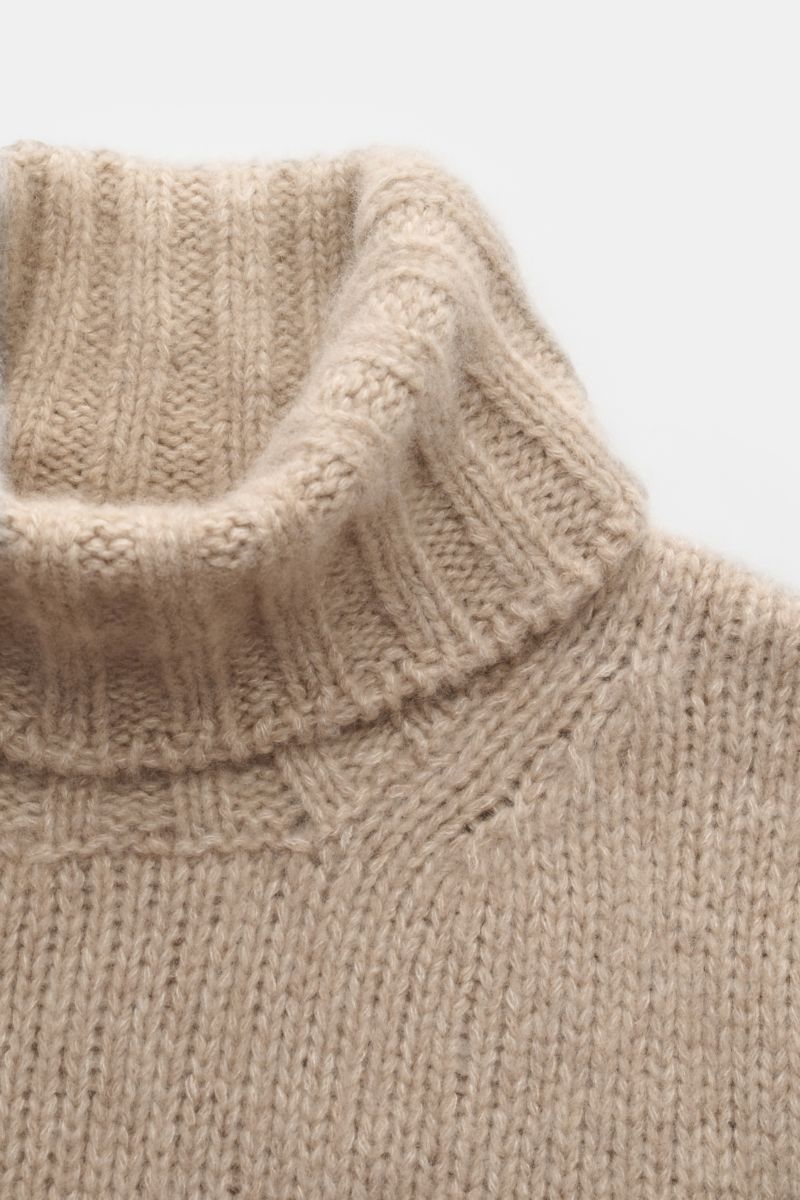 Fedeli Rollkragenpullover 'Derby' beige meliert, grober Strick, Mix Cashmere & Seide, sehr weich, Regular Fit, Rollkragen, Rippbündchen, Nahaufnahme von oben.