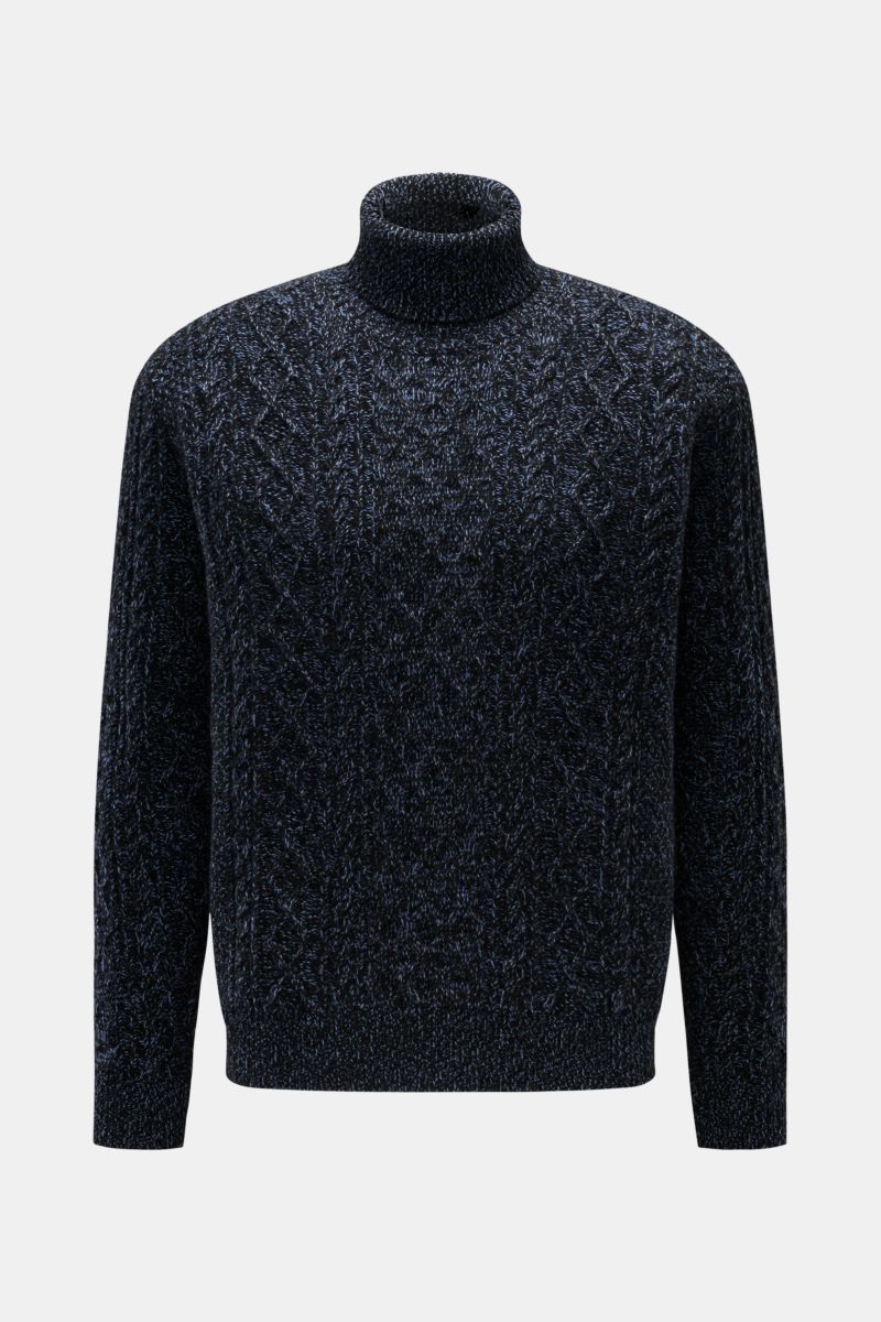 Front view of 04651/ A trip in a bag Turtleneck jumper 'Mouline Cable Turtle' navy melange, a voluminous cable knit jumper with ribbed turtleneck and bands.

Description: Luxurious comfort in a modern design for cold winter days – the turtleneck jumper