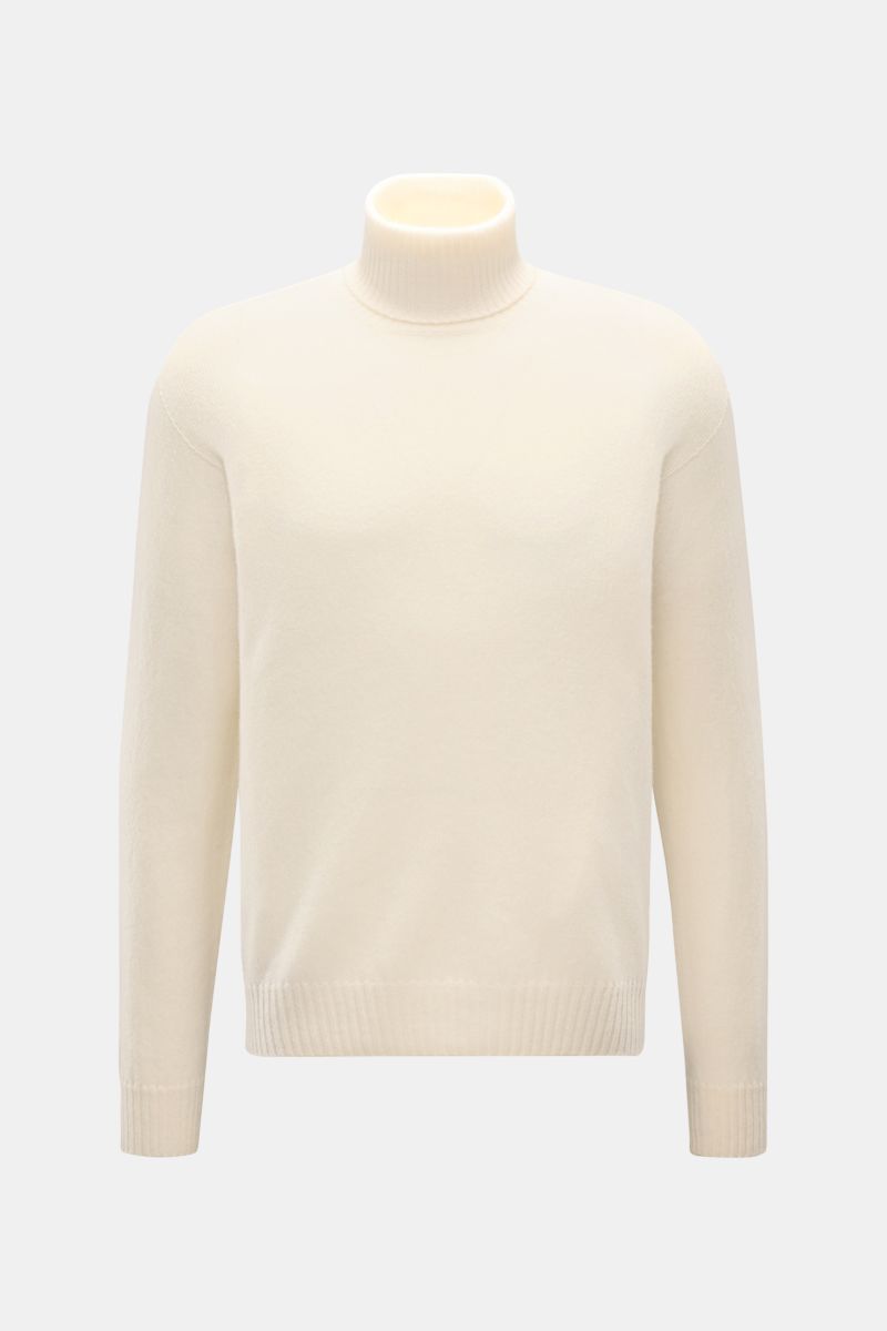 Frontansicht des cremefarbenen 04651/ A trip in a bag Cashmere Rollkragenpullovers mit weichem Griff, feinem Strickbild, Regular Fit, Rippstrick-Rollkragen und Rippbündchen, aus reinem Cashmere für zeitlosen Komfort.