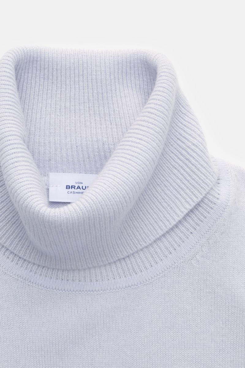 von Braun Cashmere Rollkragenpullover pastellblau in Slim Fit, fein gestrickt aus weichem, reinem Cashmere mit anliegendem Rollkragen, Detailaufnahme von oben