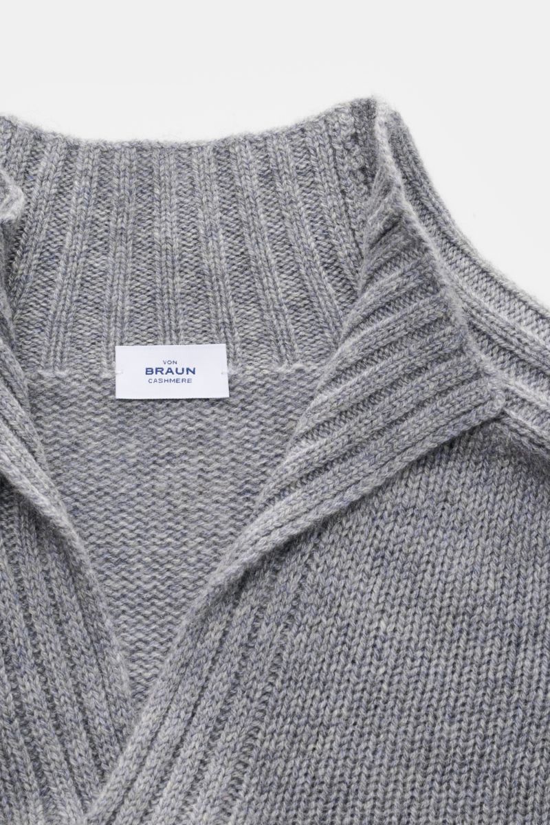 Close-up front view of von Braun Cashmere half-zip jumper grey mottled, showing standing collar, sporty rib-knit details, and soft cashmere fabric.

Description:  
Sophisticated essential with sporty rib-knit details: With its luxurious cashmere fabric