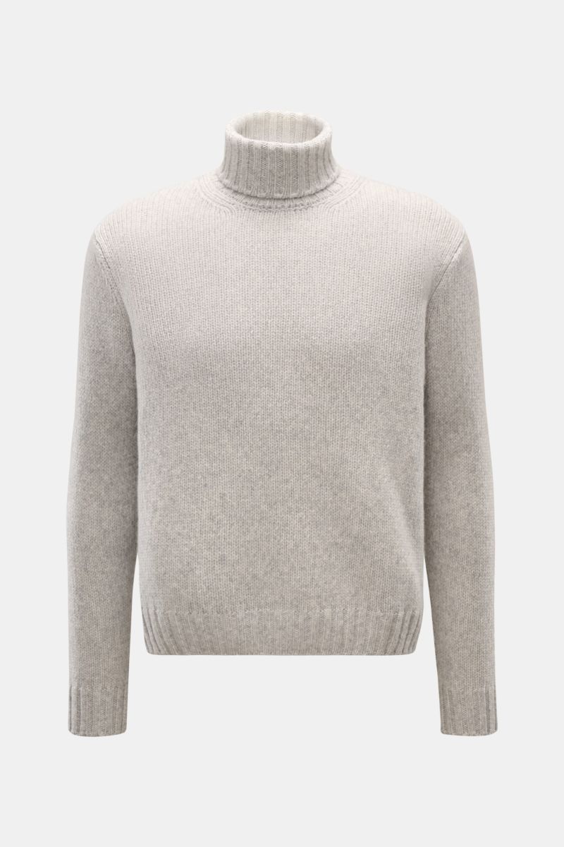 04651/ A trip in a bag Cashmere Rollkragenpullover hellgrau meliert, grob gestrickt, Oversized Fit, weicher Griff, Rippbündchen, frontal fotografiert.