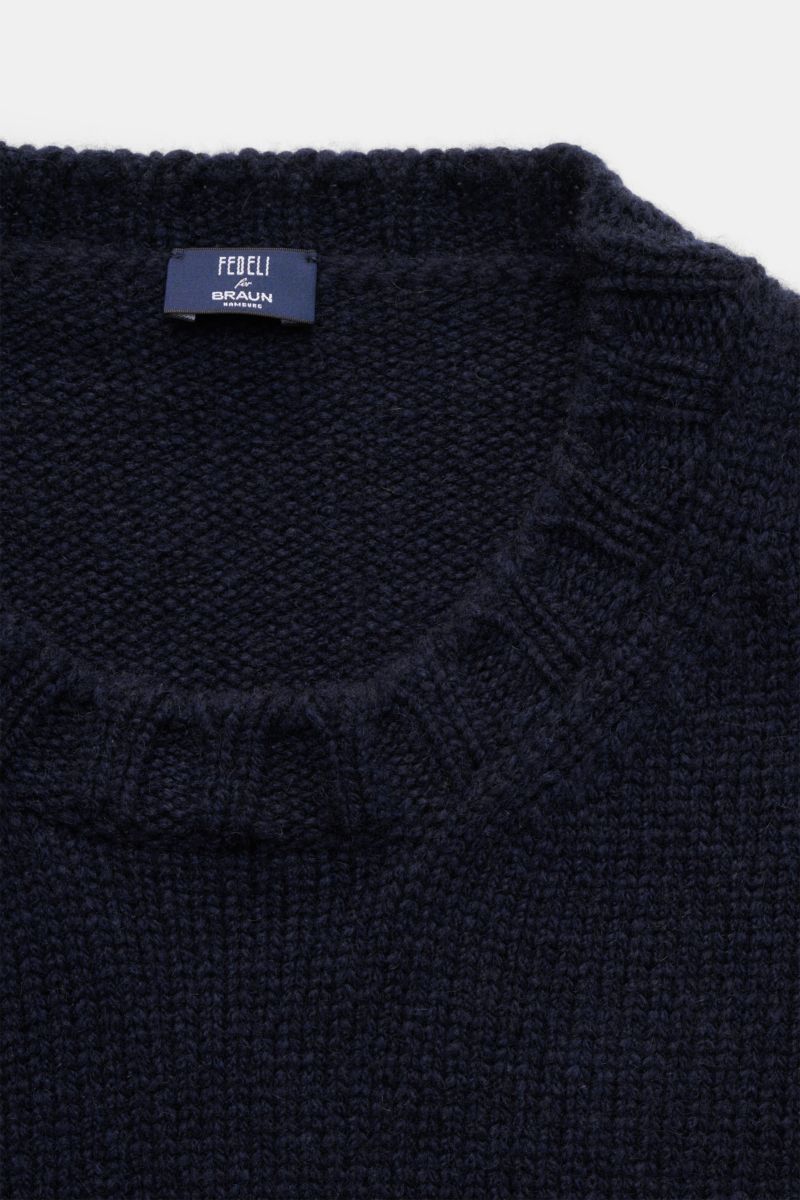 Fedeli Cashmere Rundhalspullover 'Argentina' navy, Nahaufnahme von oben, reiner Cashmere, weicher Griff, mittelgrobes Strickbild, Regular Fit, Rundhalsausschnitt, flexible Rippbündchen.