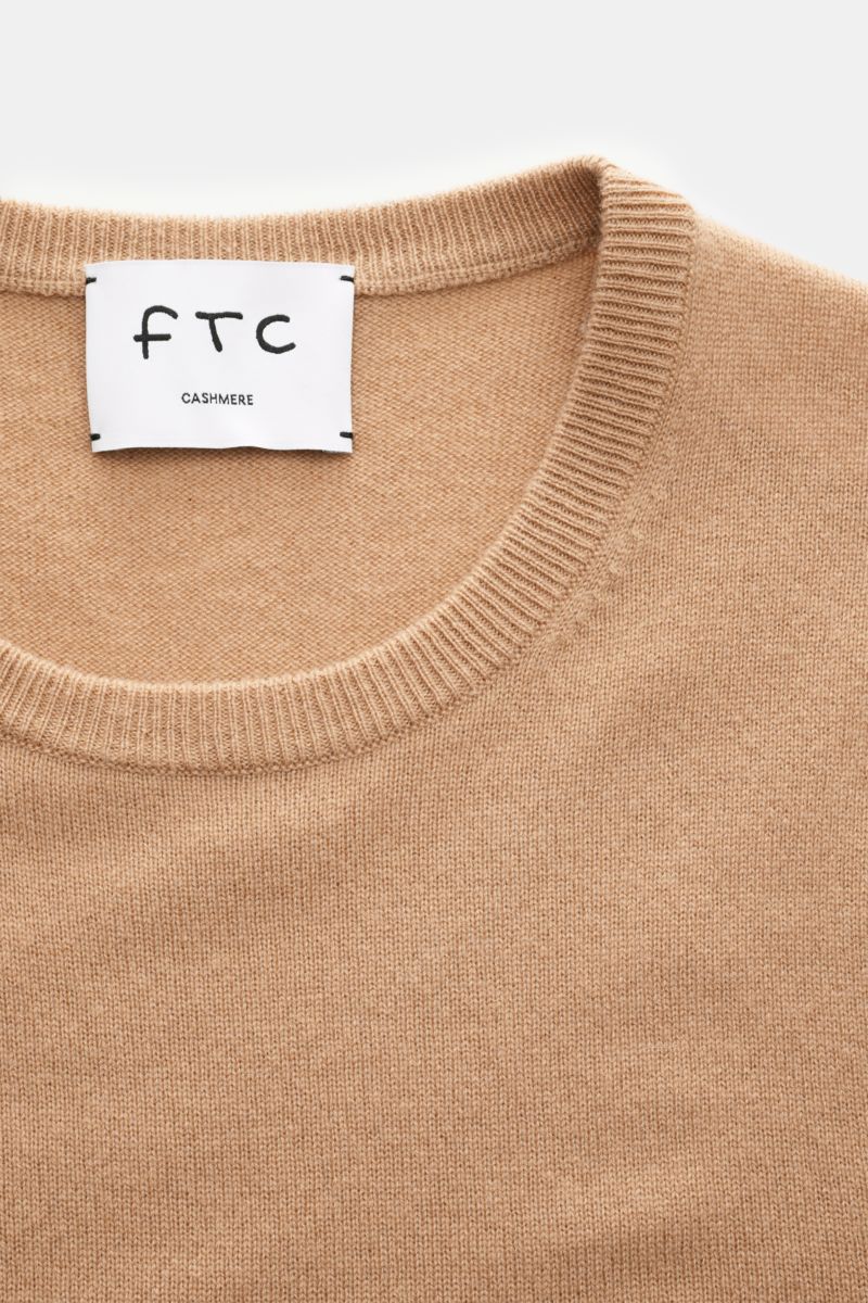 Close-up front view of FTC Cashmere crew neck jumper beige showing fine knit texture and ribbed crew neckline with label.

The feel of ultra soft cashmere fabric makes this timeless crew neck jumper by sustainable knitwear label FTC CASHMERE a knitted 