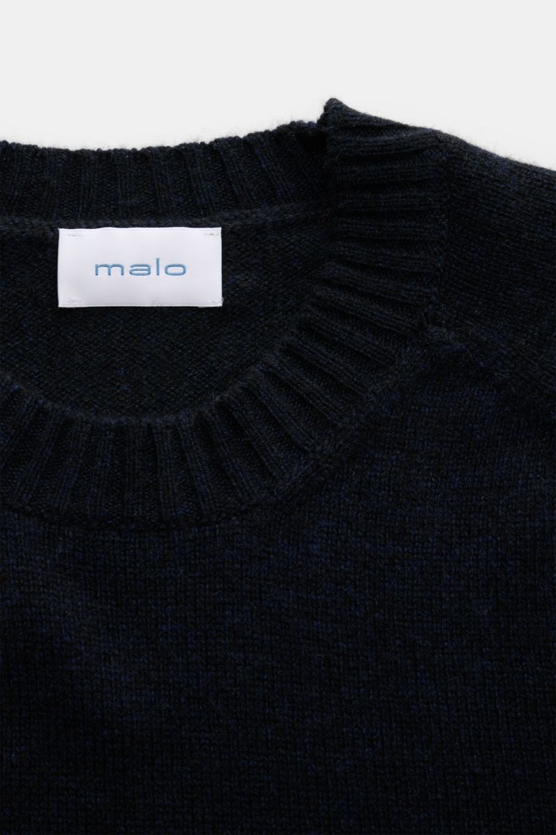 Close-up front view of the Malo Cashmere Rundhalspullover dark navy meliert showing the reiner Cashmere, sehr weicher Griff, mittelfeines Strickbild, Slim Fit, Rundhalsausschnitt, and komfortable Rippbündchen.