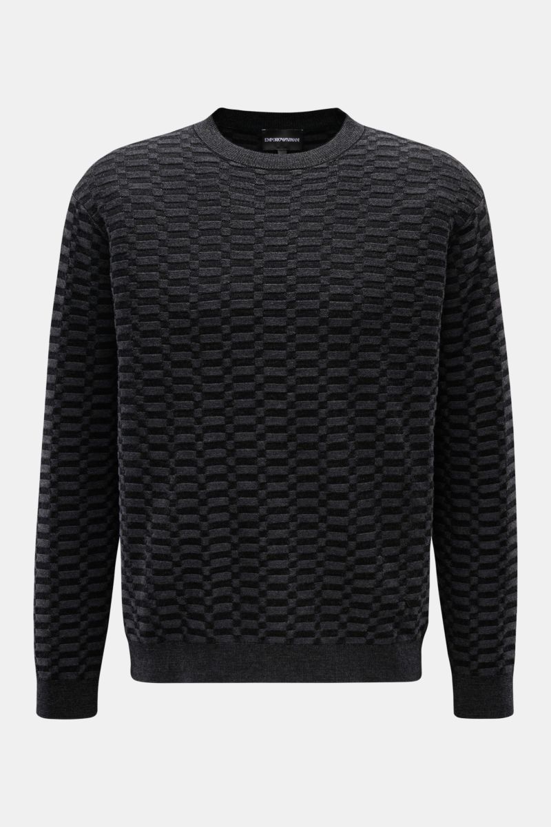 Front view of Emporio Armani Rundhalspullover schwarz/dunkelgrau gemustert, a lightweight pure new wool crewneck sweater with a soft touch, fine knit pattern, regular fit, ribbed cuffs, and hem label.

Description: Vielseitiges Essential: Mit seinem ze