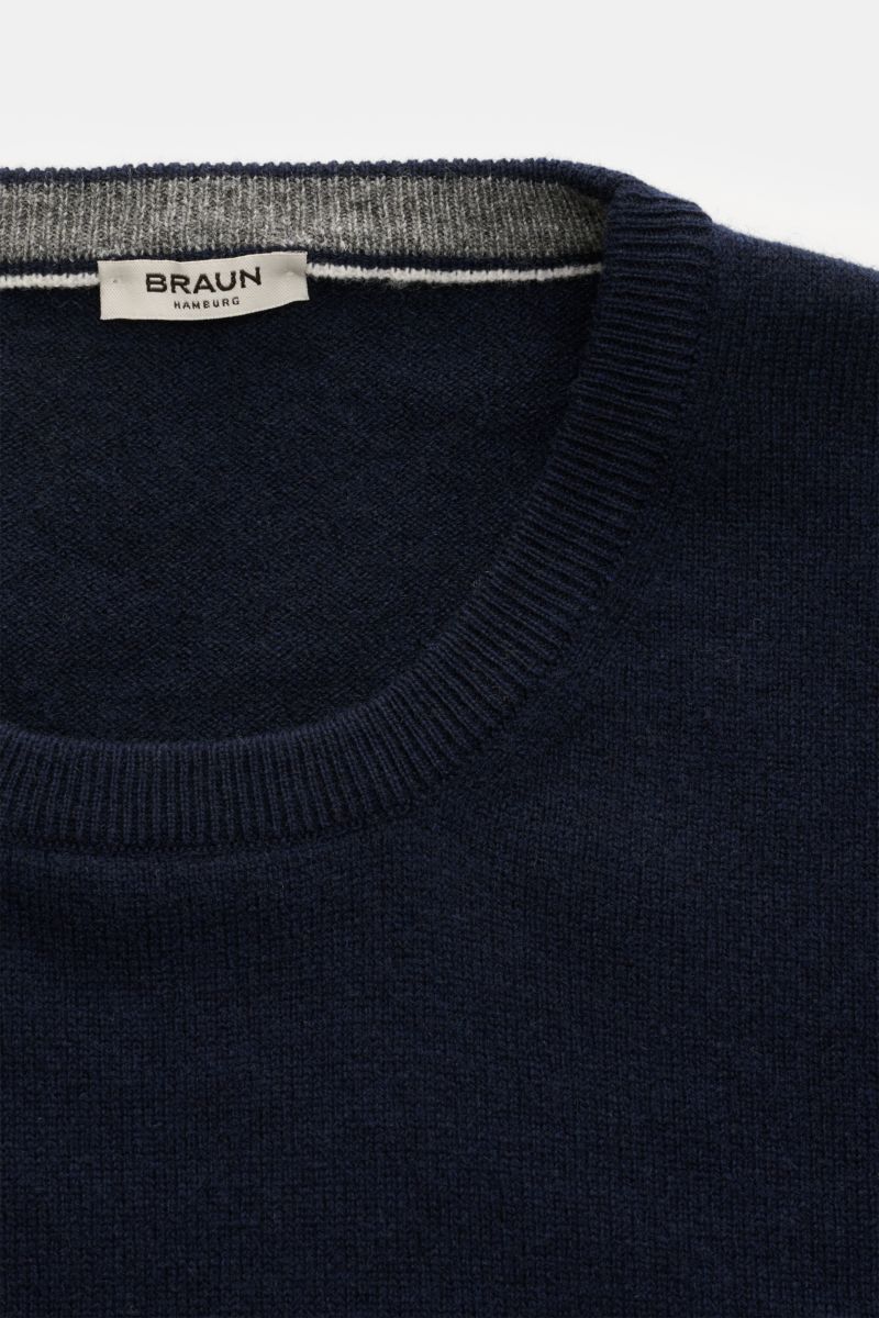 Gran Sasso Rundhalspullover navy, feines Strickbild, Slim Fit, Rundhalsausschnitt, Rippbündchen, aus Schurwolle, Cashmere, Viskose, Nahaufnahme von oben.
