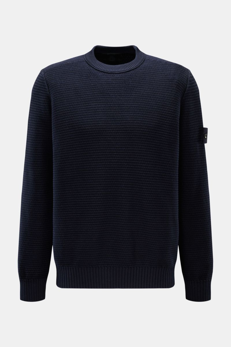 Stone Island Rundhalspullover 'Ghost Piece' navy, frontale Ansicht, linksgestrickte Rippe, Baumwolle-Cashmere-Mix, Regular Fit mit tonalem Kompass-Badge.