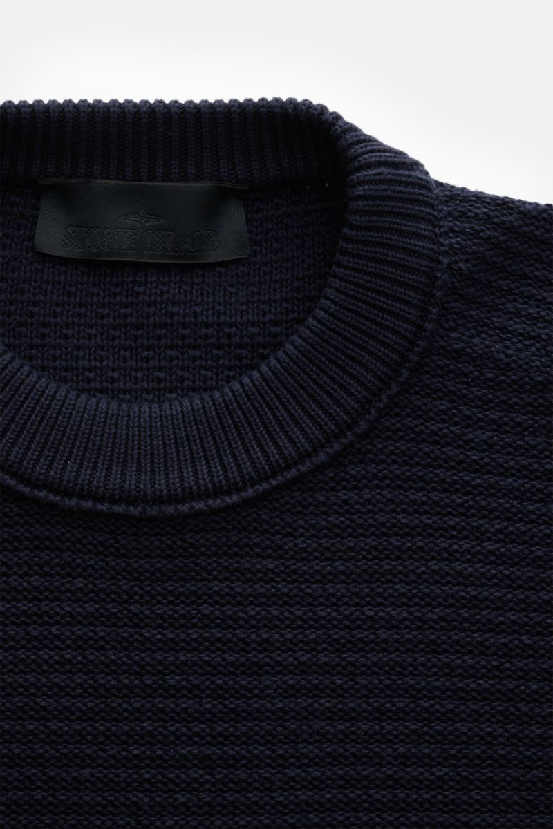 Stone Island Rundhalspullover 'Ghost Piece' navy, Nahaufnahme von oben, Baumwoll-Cashmere-Mix, linksgestrickte Rippe, Rundhalsausschnitt, Regular Fit.