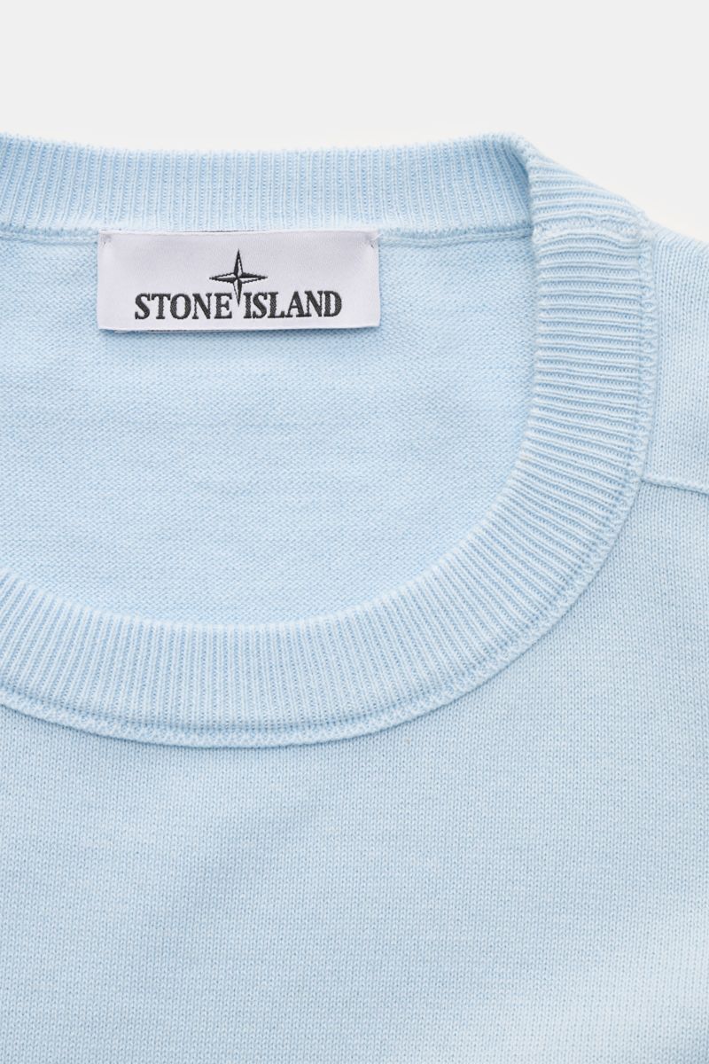 Close-up front-top view of Stone Island Crew neck jumper pastel blue showing fine knit cotton fabric and ribbed collar.

Timeless classic: This knitted jumper by STONE ISLAND is a casual spring companion thanks to its comfortable cotton material.
