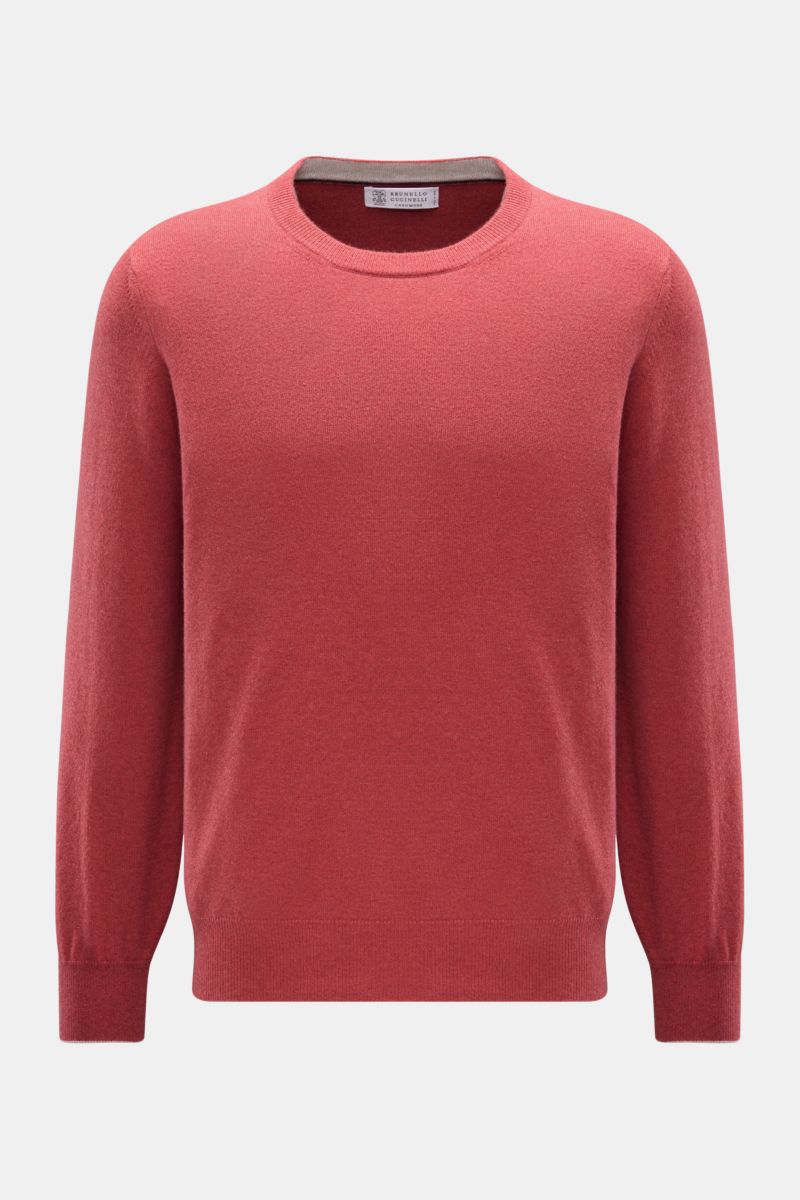 Brunello Cucinelli Cashmere Rundhalspullover hellrot shown from the front, a luxurious light red pure cashmere sweater with round neckline, fine knit texture, slim contrast edges, flexible rib cuffs, and regular fit offering warmth and a soft touch. Al