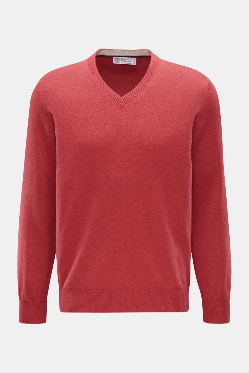 Front view of Brunello Cucinelli Cashmere V-Neck Pullover hellrot, featuring pure cashmere, soft touch, fine knit, slim contrast edges, regular fit, V-neck, and flexible rib cuffs. Luxuriöser Cashmere in Verbindung mit klassischem Design: Der V-Neck Pullo