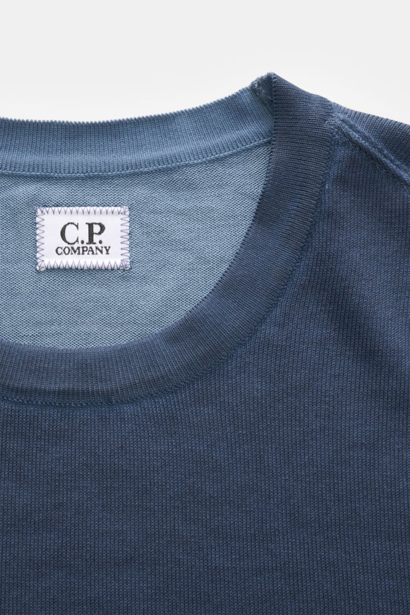 Close-up front view of C.P. Company Crew neck jumper navy, showing fine knit, garment-dyed pure cotton fabric, ribbed crew neck, and logo label inside collar.

With its distinctive garment-dyed design, this crew neck jumper in pure cotton by C.P. COMPA