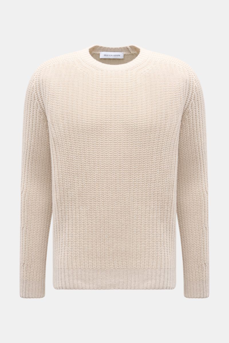 Front view of Iris von Arnim Cashmere Rundhalspullover 'Aurenzo' sand, a slim fit round neck sweater with voluminous patent stitch in soft pure cashmere.

Kompromisslose Strickqualität – made to last: Der Rundhalspullover 'Aurenzo' vom renommierten Ham