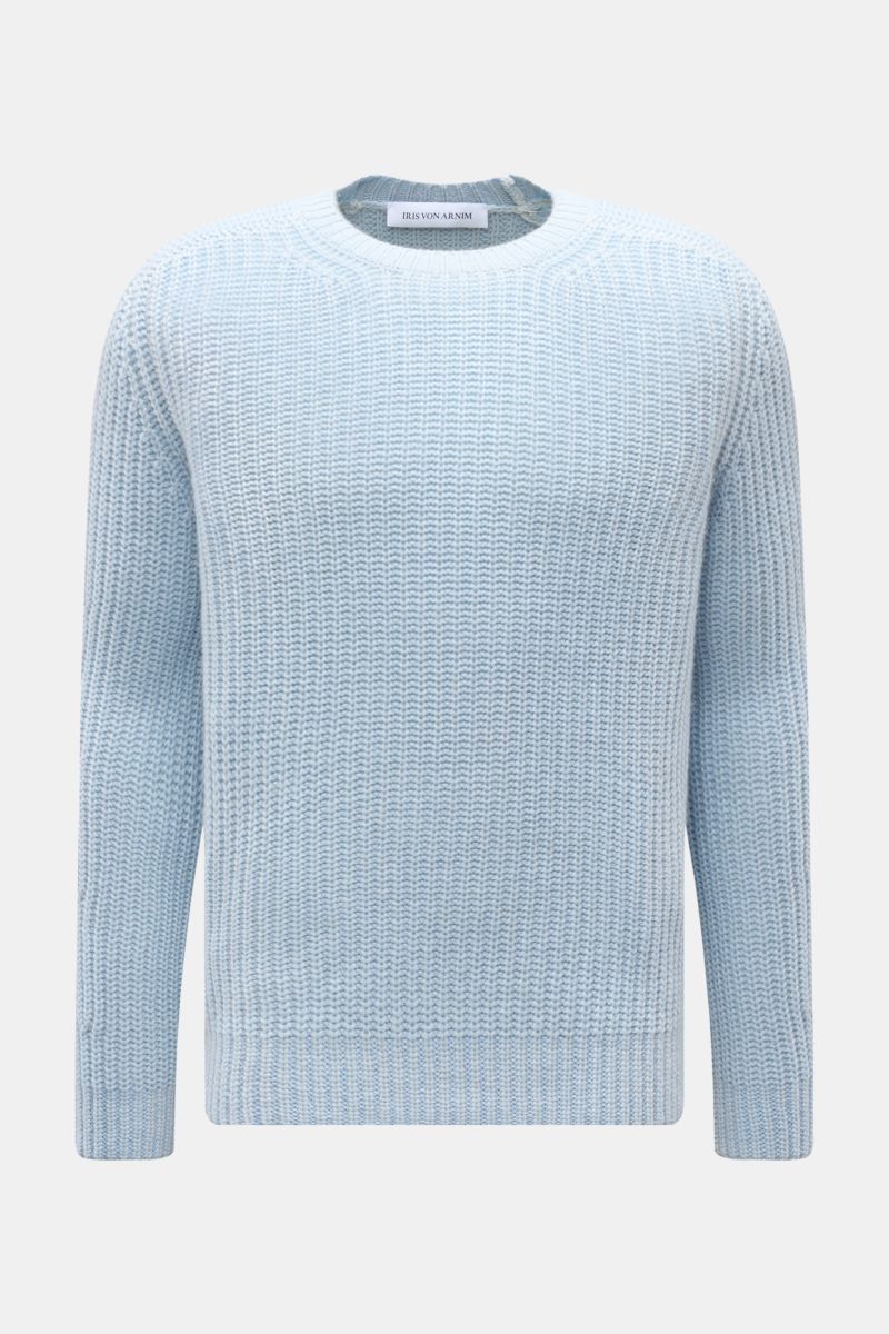 Front view of Iris von Arnim Cashmere Rundhalspullover 'Aurenzo' hellblau in slim fit with voluminous patent knit, round neckline, tongue raglan sleeves, and ribbed cuffs, made of pure cashmere with a very soft feel.  
Kompromisslose Strickqualität – m
