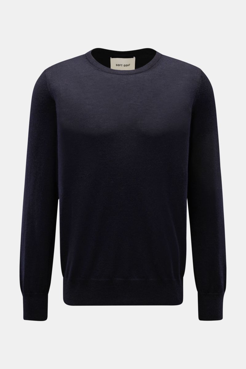 Front view of Soft Goat Cashmere crew neck jumper navy, a super lightweight, fine knit, sustainable cashmere jumper with regular fit and wide ribbed bands.

Description: Sustainably produced and certified: Young label SOFT GOAT shows how it’s done with