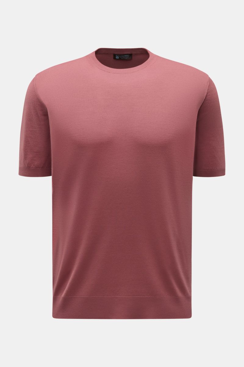 Front view of Colombo Kurzarmpullover altrosa, a short-sleeve sweater in soft pink made from exclusive Kid Wool with a round neckline and ribbed cuffs.

Subtiler Luxus: Gefertigt aus exklusiver 'Kid Wool', überzeugt der Kurzarmpullover mit außergewöhnl
