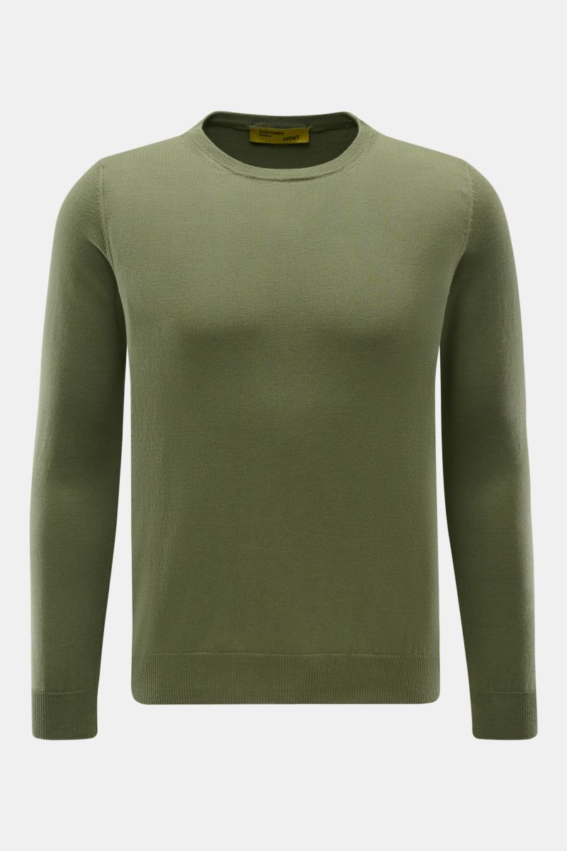 B.F. Knitwear Rundhalspullover oliv, Slim Fit, reine Baumwolle, weicher Griff, feines Strickbild, Rundhalsausschnitt, Rippbündchen, Frontalansicht.