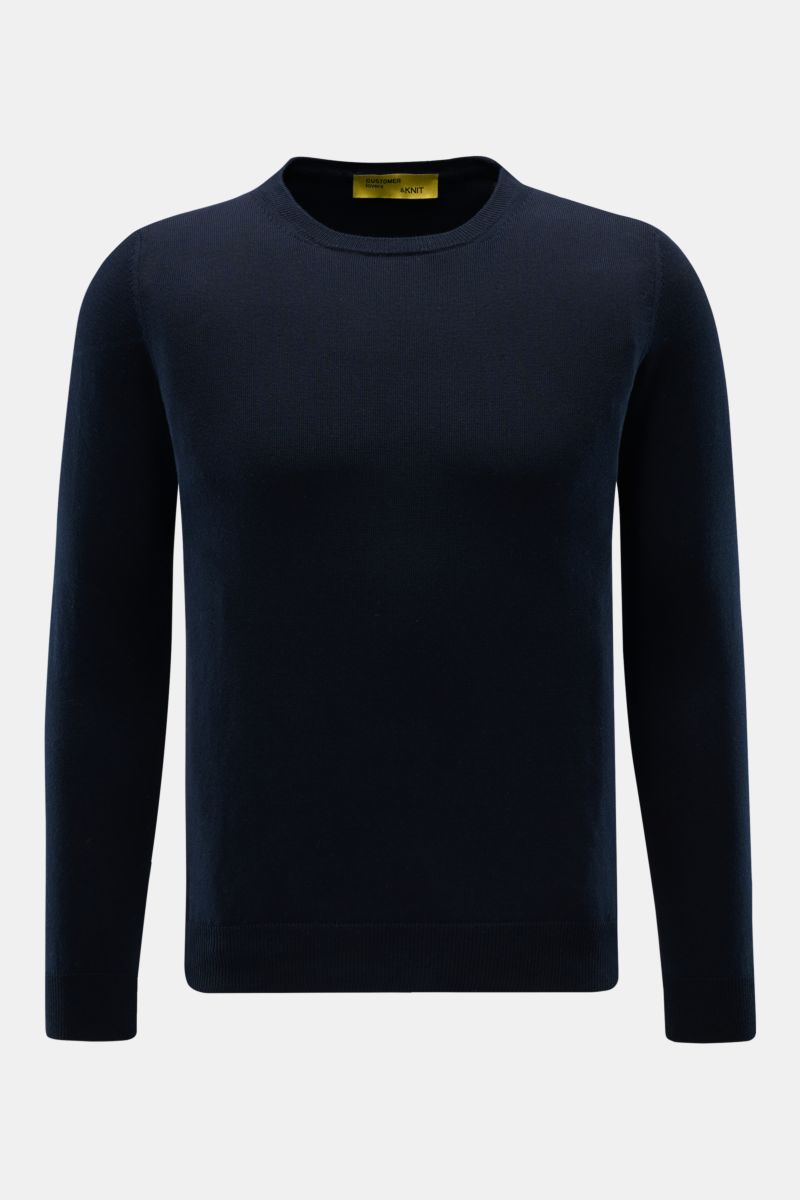 Front view of B.F. Knitwear Crew neck jumper dark navy in pure cotton, soft fine knit, slim fit with ribbed bands, ideal for spring. 

Description: A versatile essential for spring: This crew neck jumper in pure cotton by B.F. KNITWEAR enhances any war