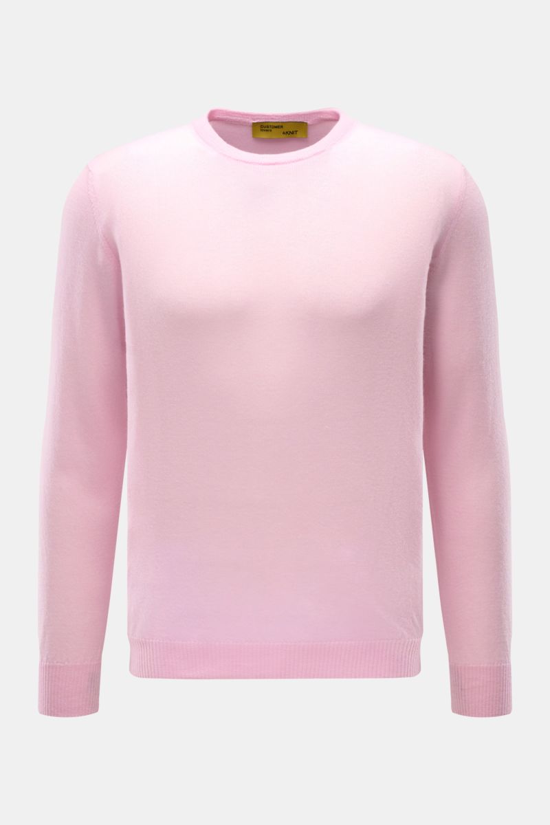 Front view of B.F. Knitwear Cashmere crew neck jumper rose, lightweight summer cashmere, pure cashmere, soft feel, fine airy knit, slim fit, crew neck, elasticated rib knit bands. Lightweight summer cashmere from knitwear experts B.F. KNITWEAR: enhance