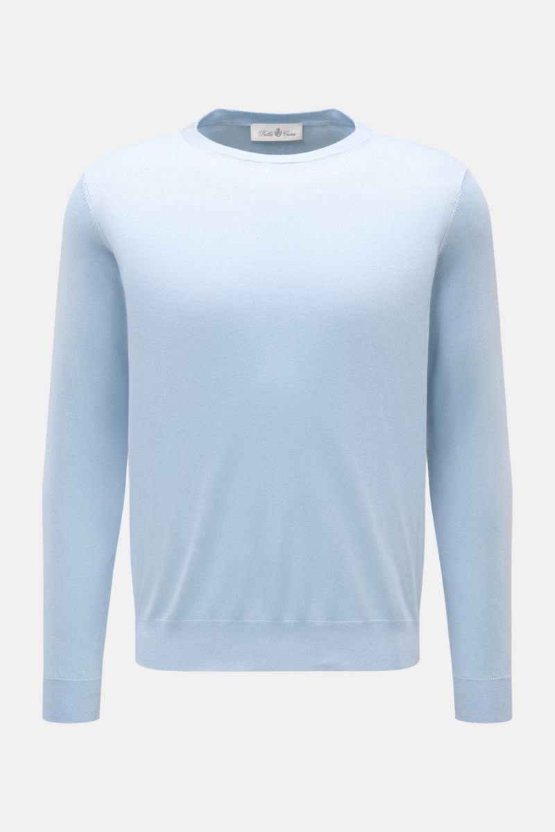 Della Ciana Feinstrick-Rundhalspullover 'Girocollo' pastellblau shown from the front, slim fit with round neckline, soft silk and cashmere blend, fine knit, and ribbed cuffs. 