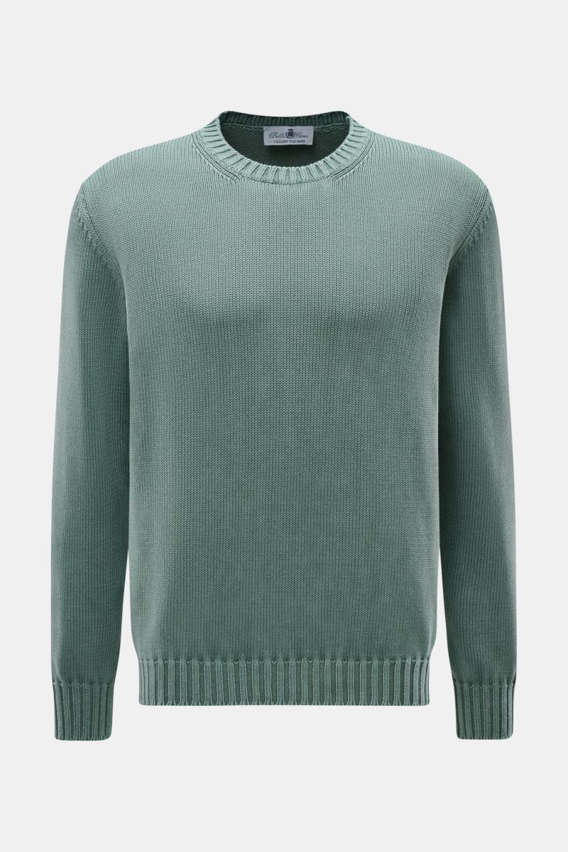 Della Ciana Rundhalspullover graugrün aus reiner Pima-Baumwolle, Slim Fit, mittelfeines Strickbild, Rundhalsausschnitt, frontal fotografiert.